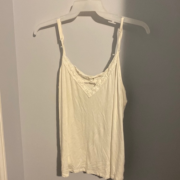 Maurices Tops - NWOT Lace v neck tank top